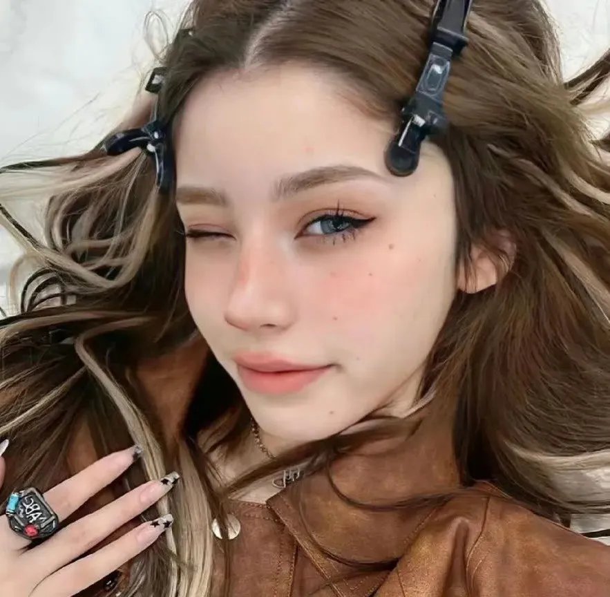 比基尼琼斯和爱的圣殿